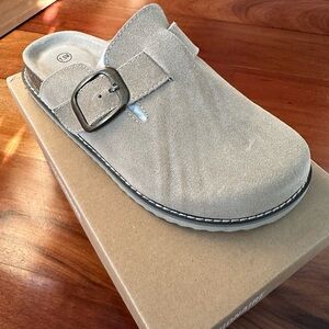 Cushionaire Women's Beige Suede Mules